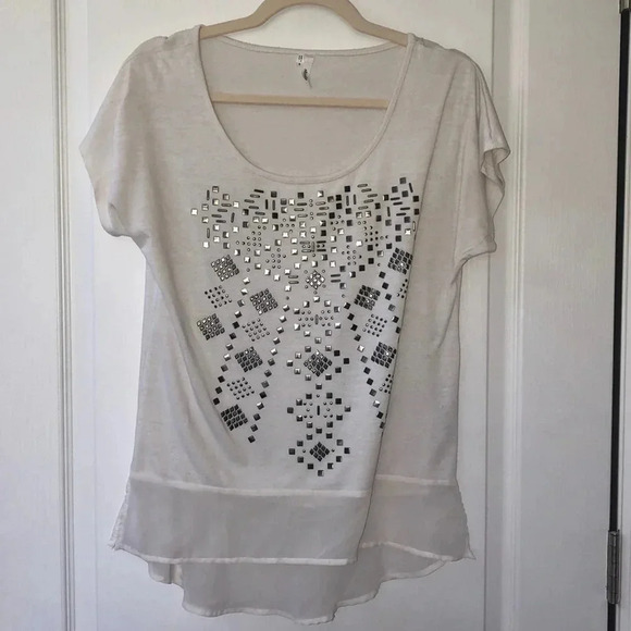 Studio Y Tops - White Flowy Shirt